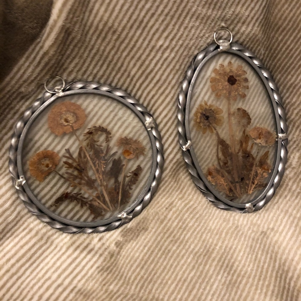 Vintage pressed flowers suncatcher set